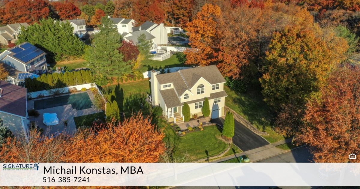 2 Long House Way, Commack, NY 11725